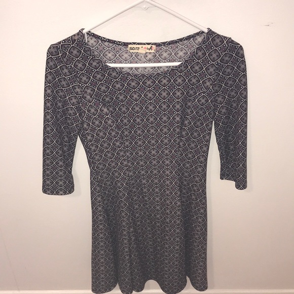 Selling size XS long sleeve dress. Worn one time. - Picture 3 of 3